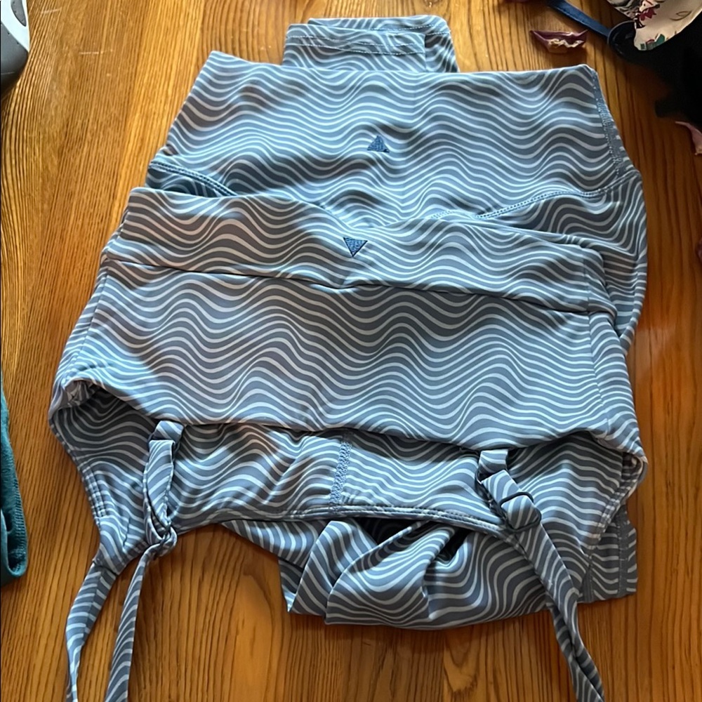 Balance Athletica Blue Wave Patterned Leggings and Bra Set